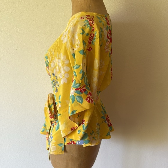 Yumi Kim as S Happy Days Thats a Wrap Top Yellow Floral Wrap Blouse 100% silk - Picture 2 of 8